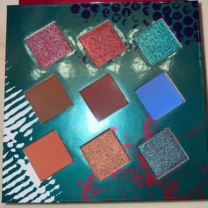 Living in color eyeshadow palette
